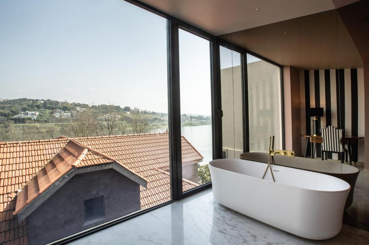 Vinha Boutique Hotel - The Leading Hotels Of The World Vila Nova de Gaia Exterior foto Bathroom with a freestanding bathtub