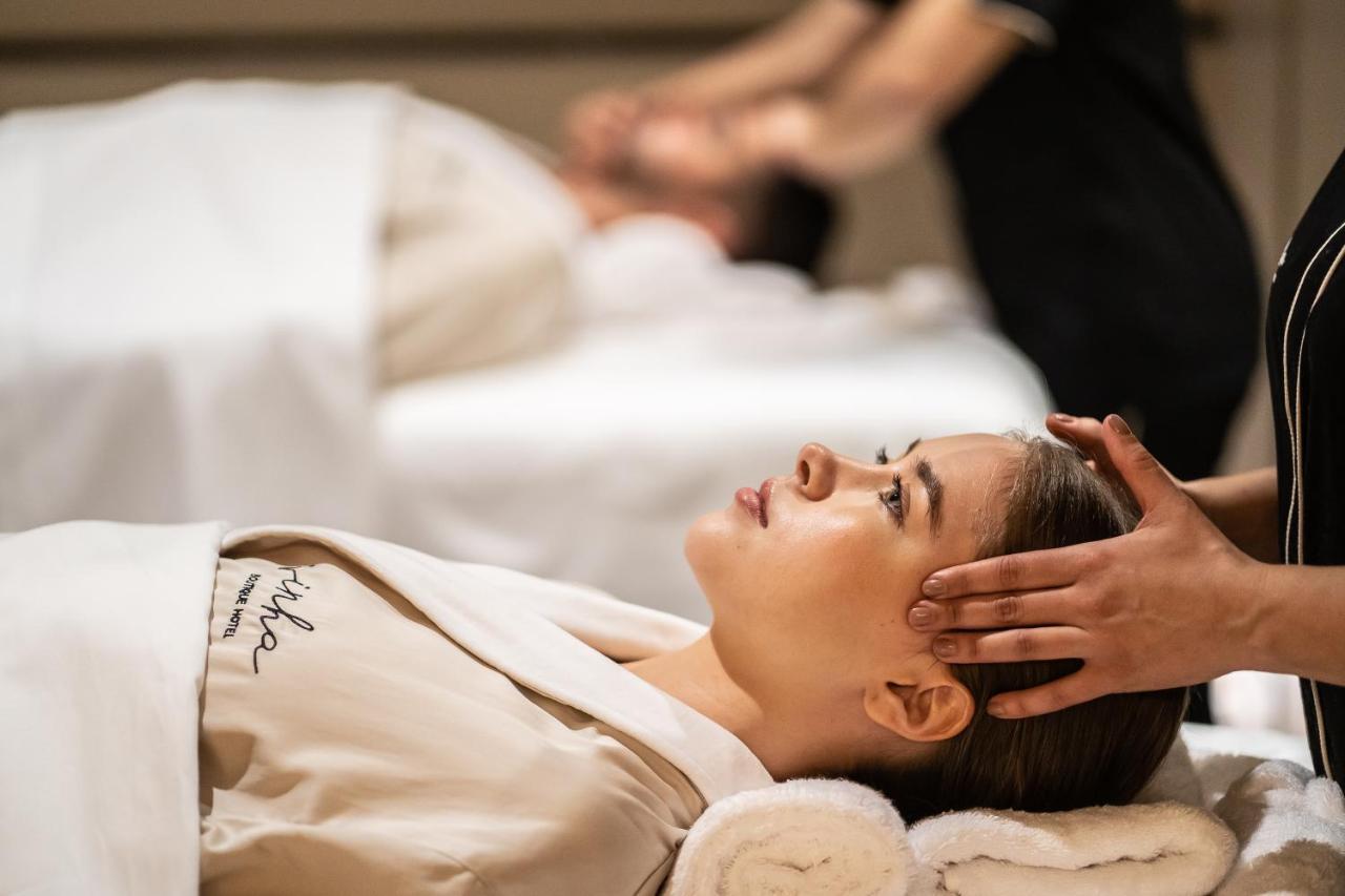 Vinha Boutique Hotel - The Leading Hotels Of The World Vila Nova de Gaia Exterior foto A woman receiving a head massage